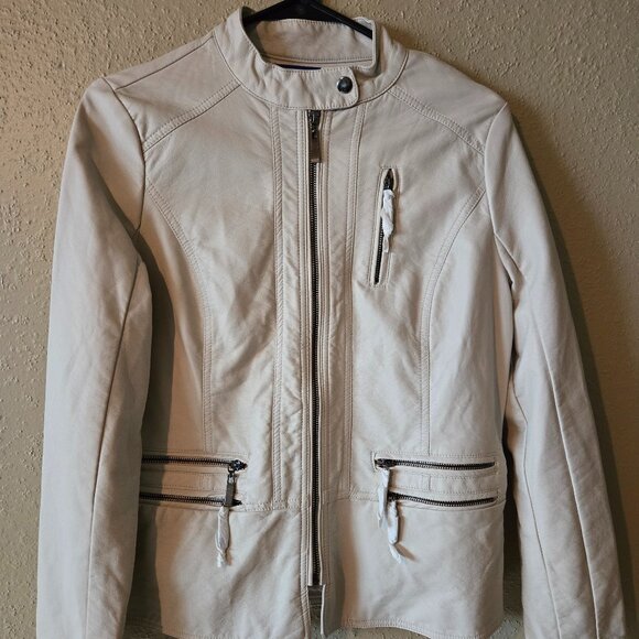 This is a wonderful faux leather jacket - Picture 2 of 4